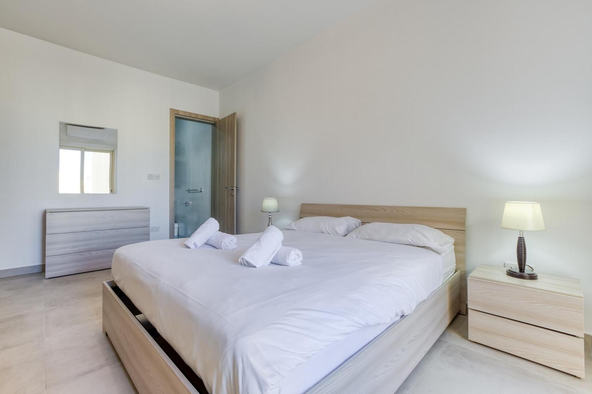 Seafront Sliema Apartment With Balcony & Sea Views By Jl エクステリア 写真