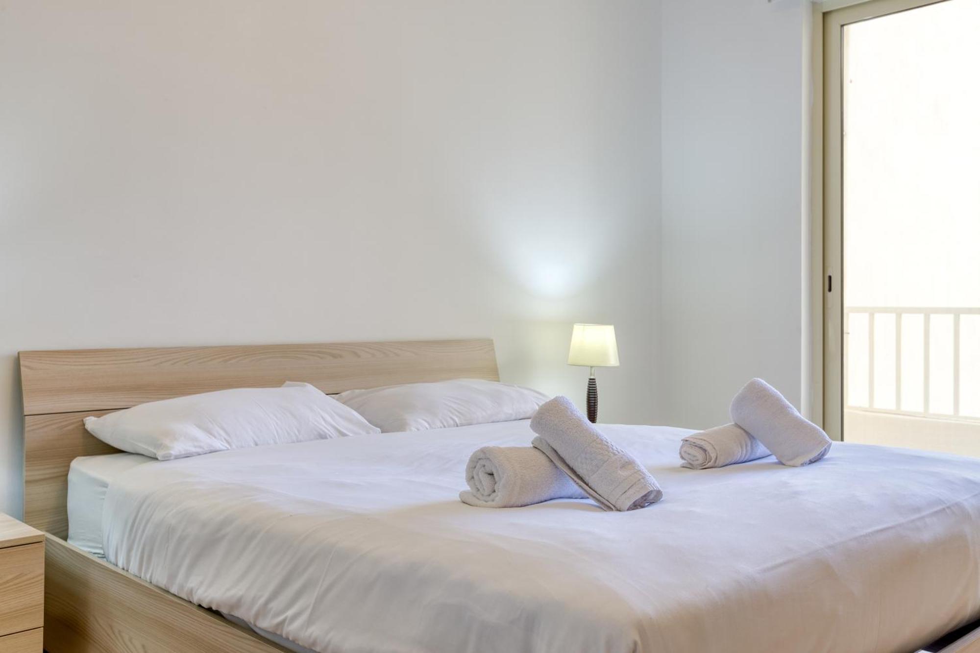 Seafront Sliema Apartment With Balcony & Sea Views By Jl エクステリア 写真