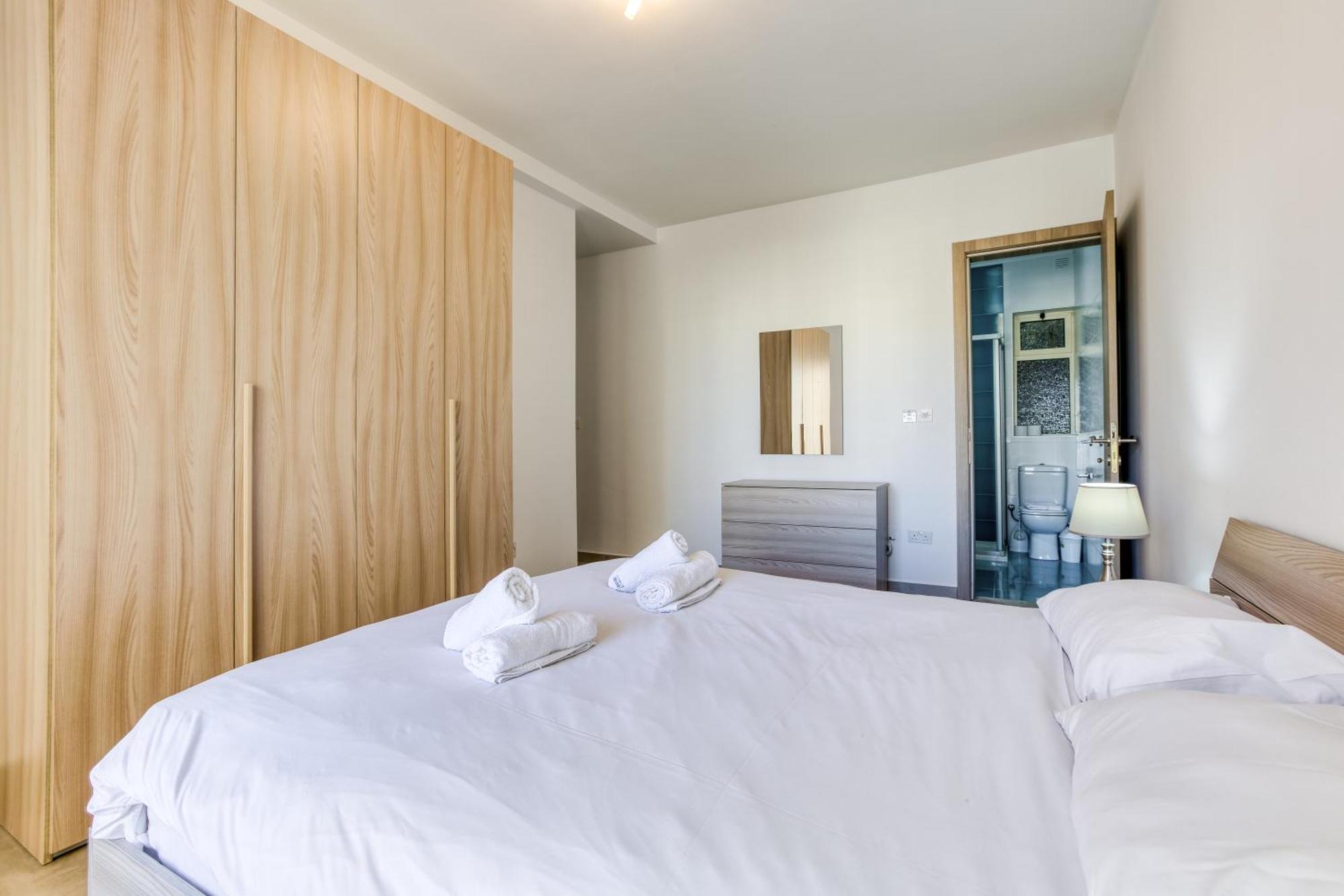 Seafront Sliema Apartment With Balcony & Sea Views By Jl エクステリア 写真