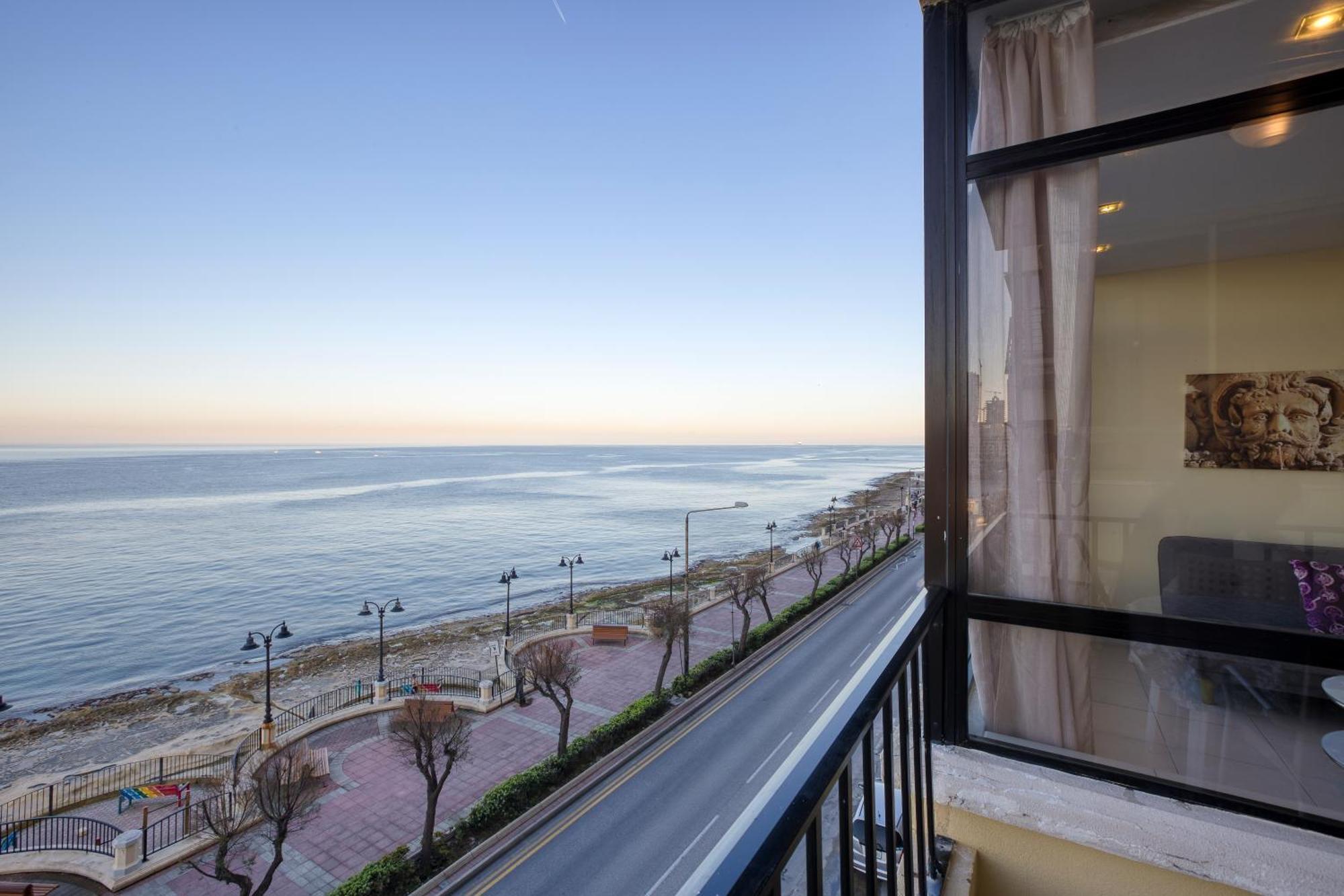 Seafront Sliema Apartment With Balcony & Sea Views By Jl エクステリア 写真