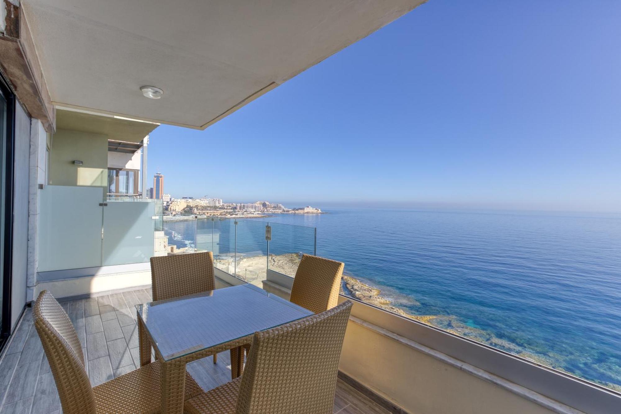 Seafront Sliema Apartment With Balcony & Sea Views By Jl エクステリア 写真