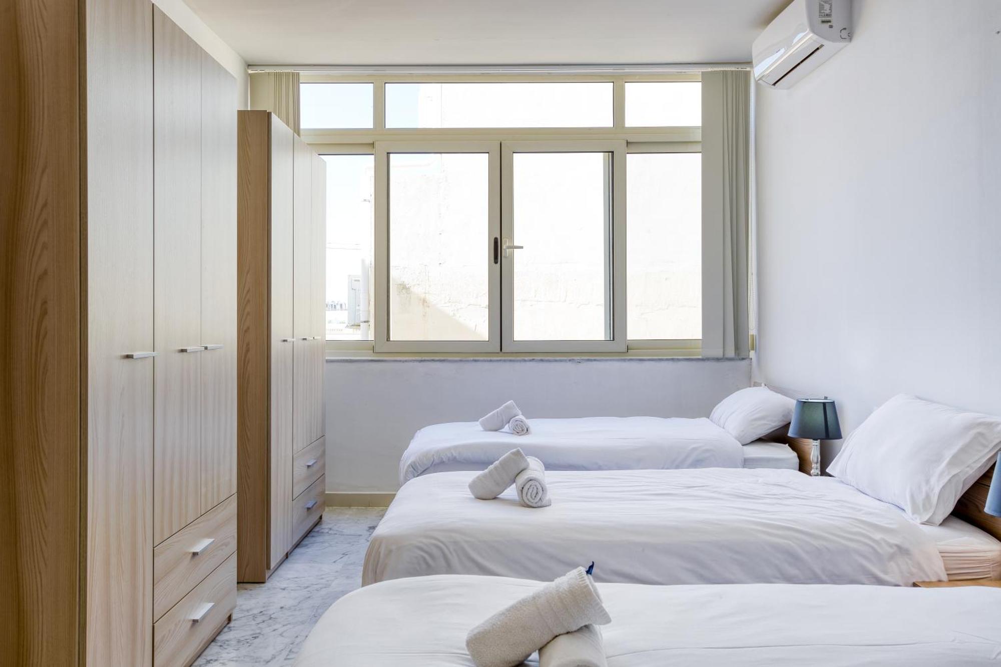 Seafront Sliema Apartment With Balcony & Sea Views By Jl エクステリア 写真