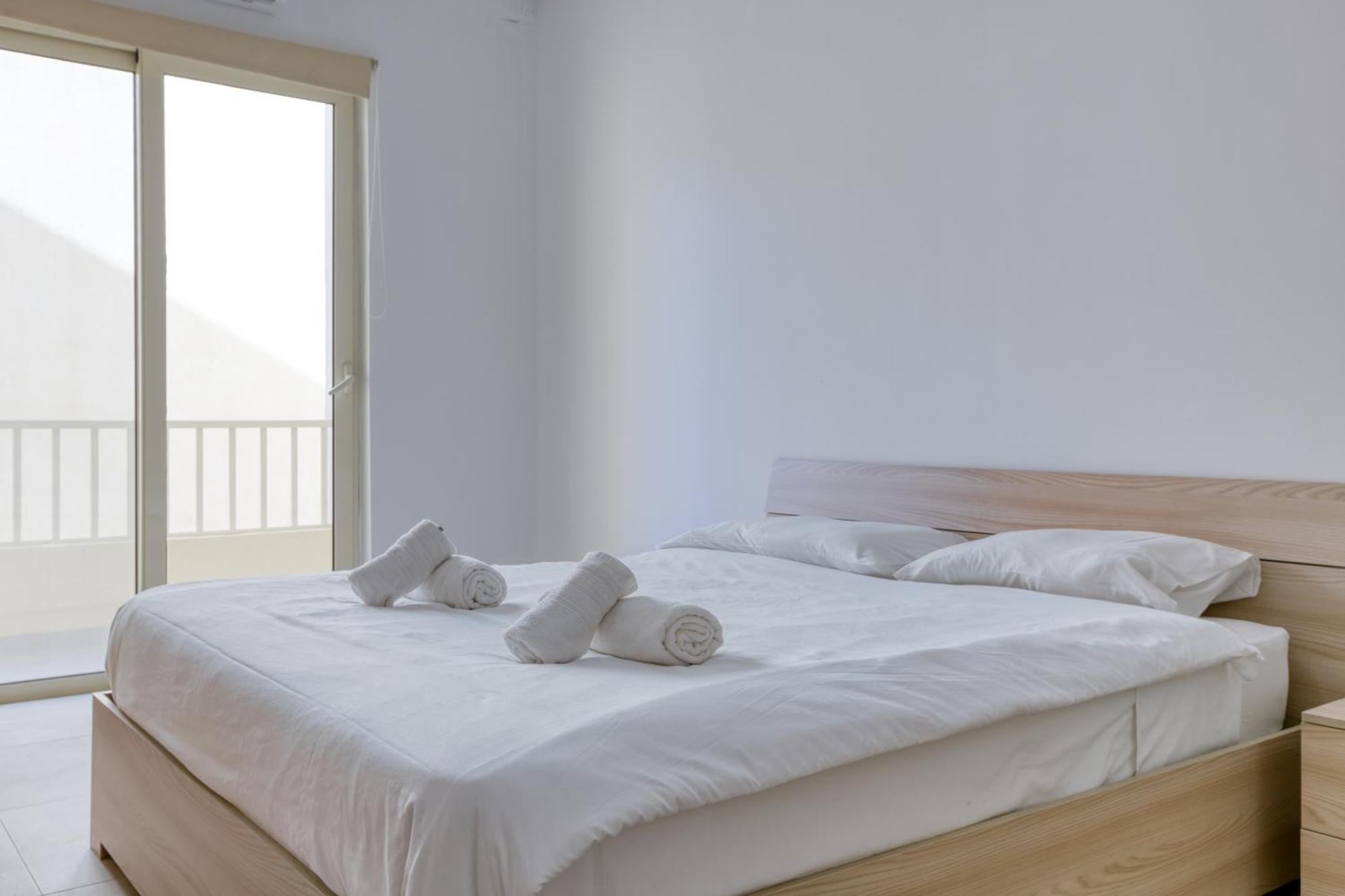 Seafront Sliema Apartment With Balcony & Sea Views By Jl エクステリア 写真