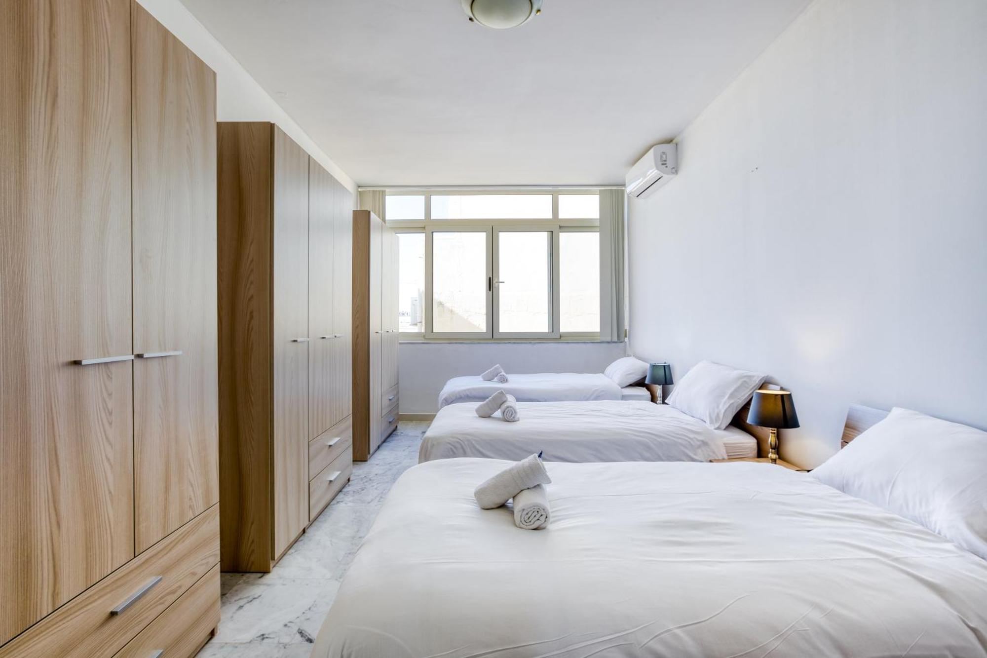 Seafront Sliema Apartment With Balcony & Sea Views By Jl エクステリア 写真