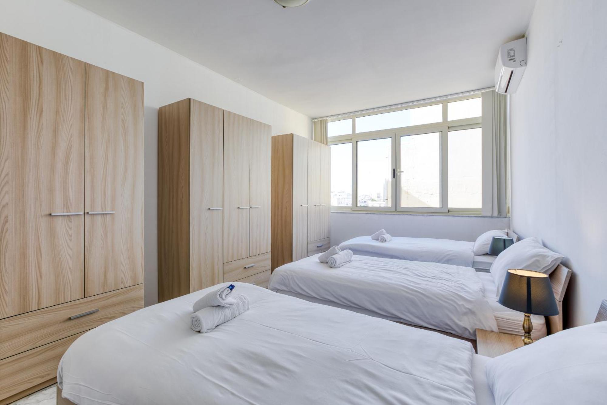 Seafront Sliema Apartment With Balcony & Sea Views By Jl エクステリア 写真