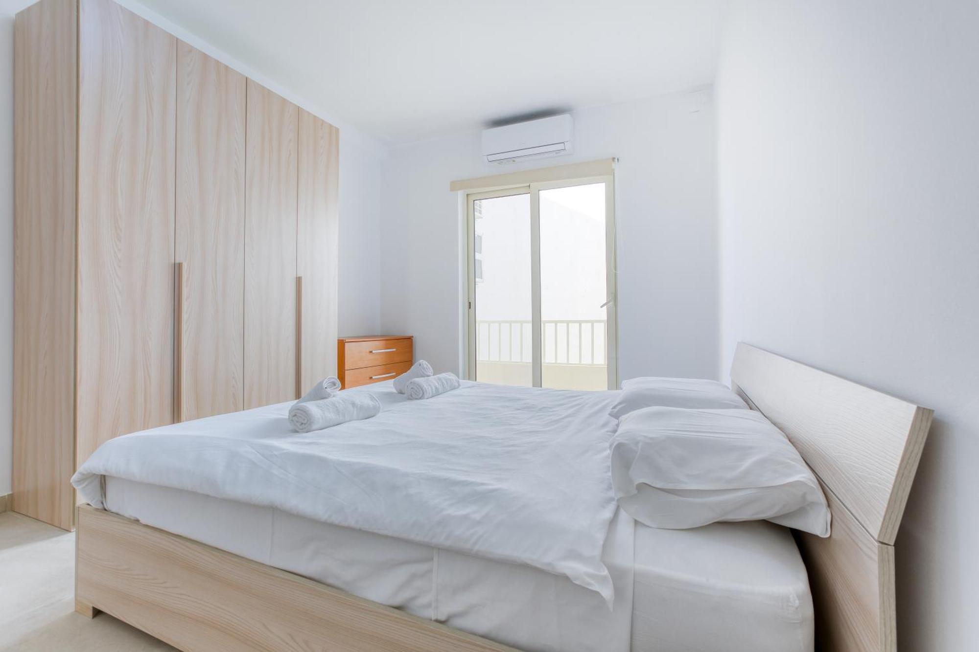 Seafront Sliema Apartment With Balcony & Sea Views By Jl エクステリア 写真