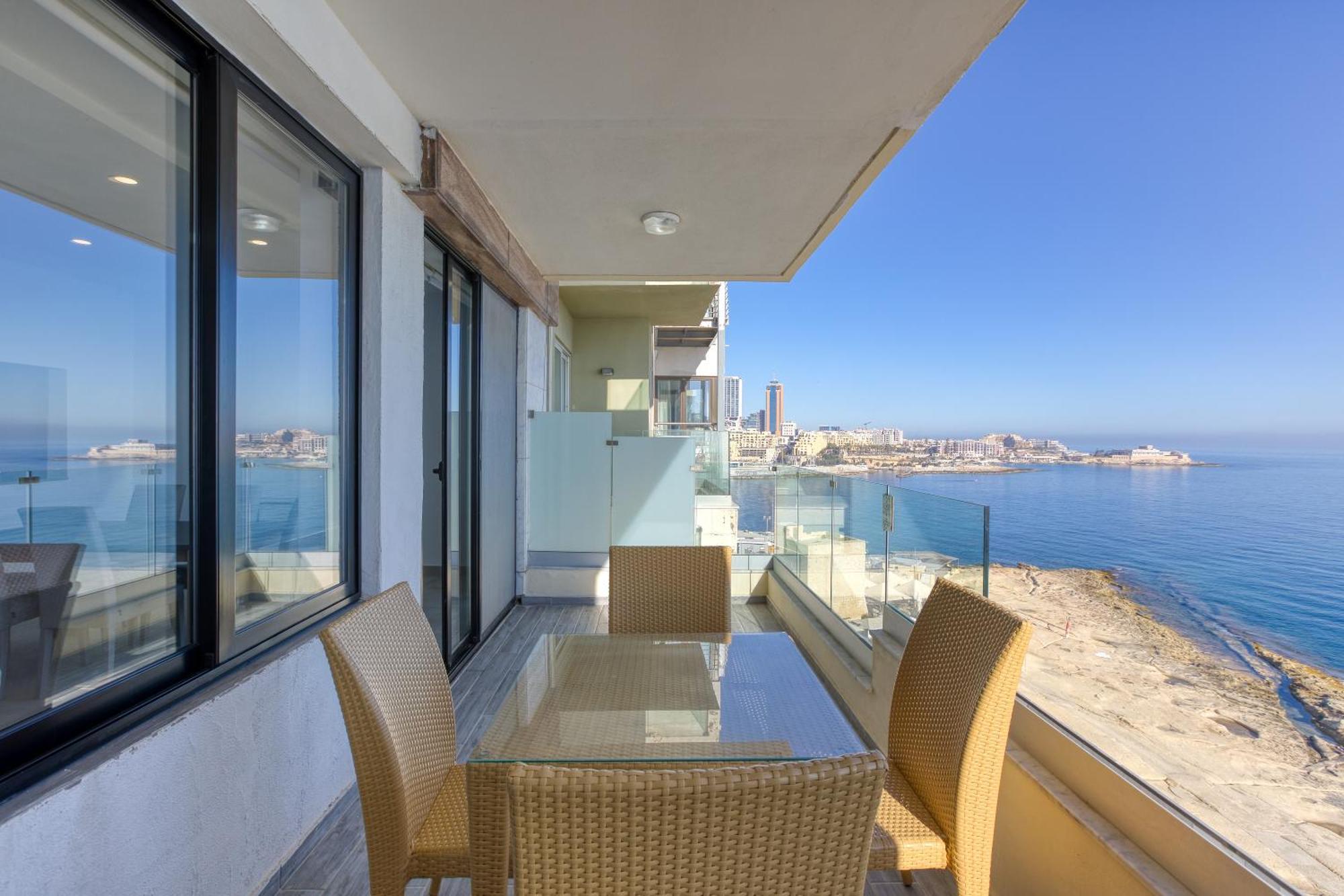 Seafront Sliema Apartment With Balcony & Sea Views By Jl エクステリア 写真